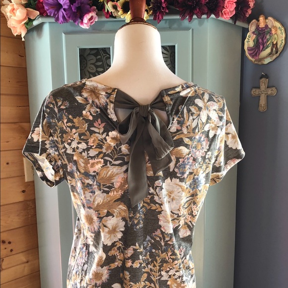 LAUREN CONRAD Blouse. NEW w/Tags & Unique Back!! - Picture 5 of 7